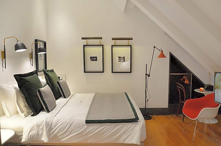 Browns Central Hotel