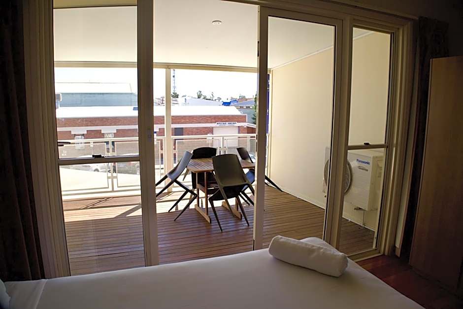 The Australian Hotel Motel