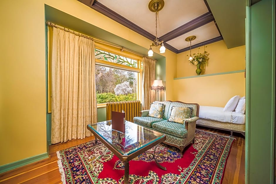 Dashwood Manor Seaside Bed & Breakfast