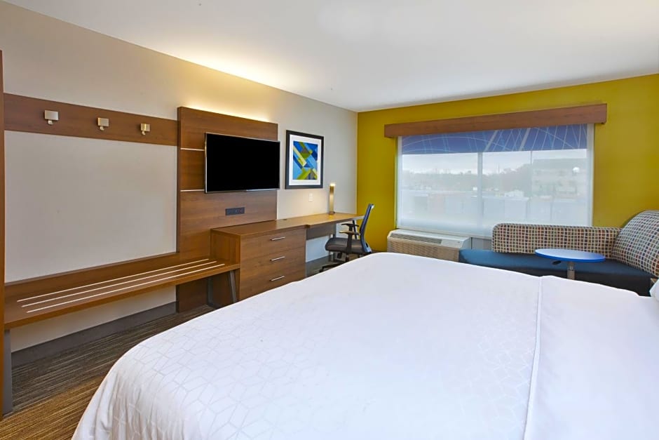 Holiday Inn Express & Suites Grand Rapids - Airport North By IHG