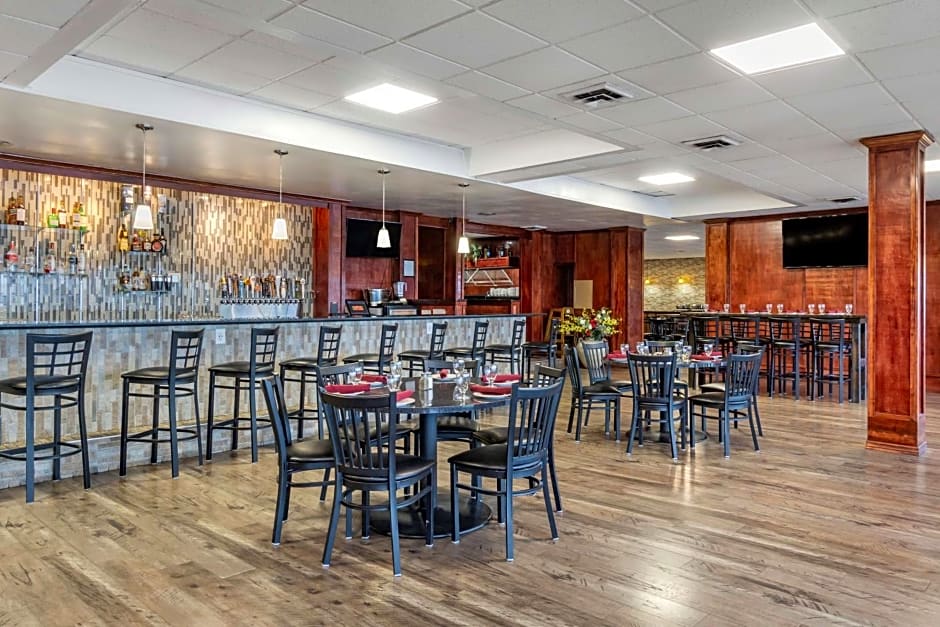 Best Western PLUS Lake Front Hotel