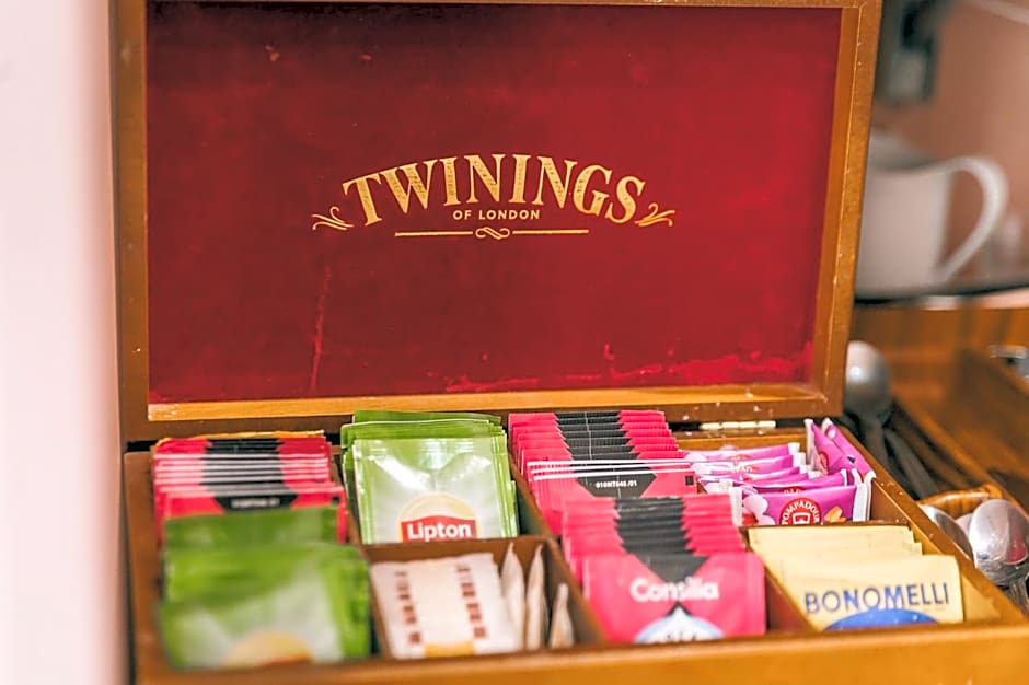 Domus Domas & Boutique - Golden Keys Collection