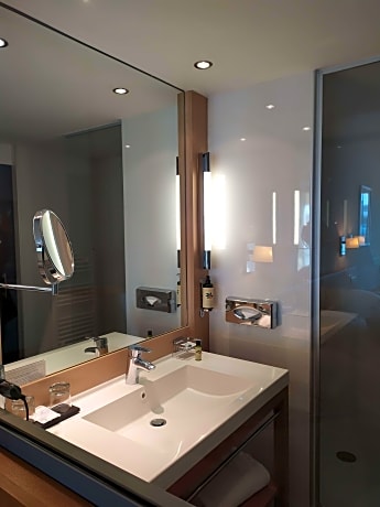 1 Queen Bed, Family Room, Larger Room, Non-Smoking, Bunk Beds