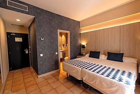 DOUBLE ROOM WITH POOL VIEWS 2 ADULTS