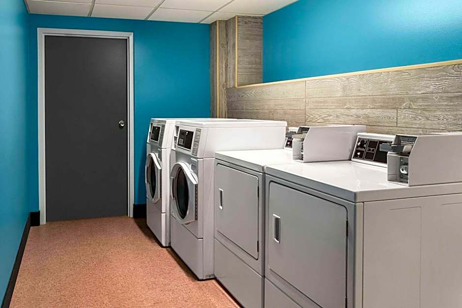 Days Inn & Suites by Wyndham Lancaster Amish Country