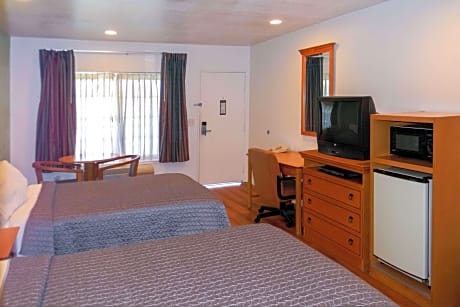 2 Double Beds, Smoking