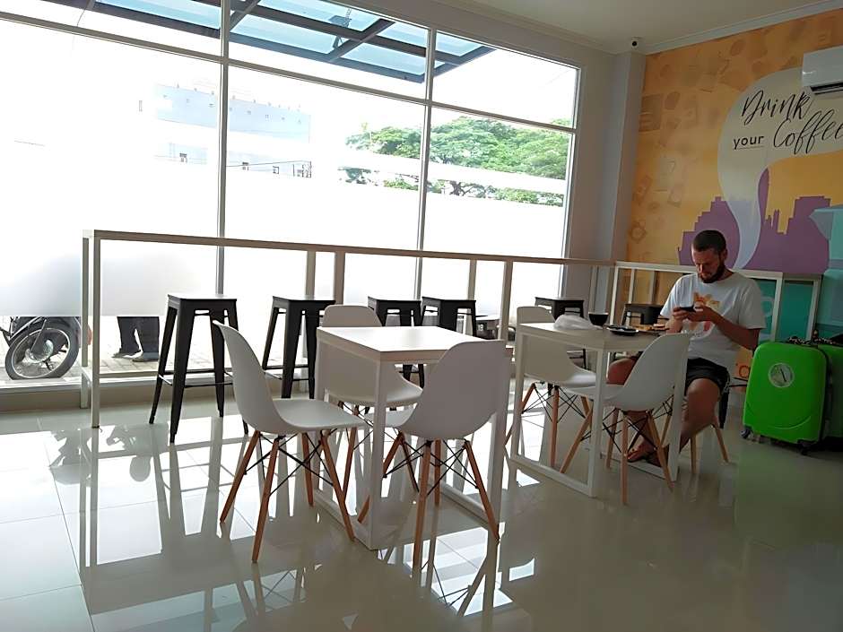 Central Front One Inn Jakarta Airport