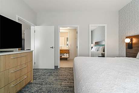 One-Bedroom King Suite - Non-Smoking