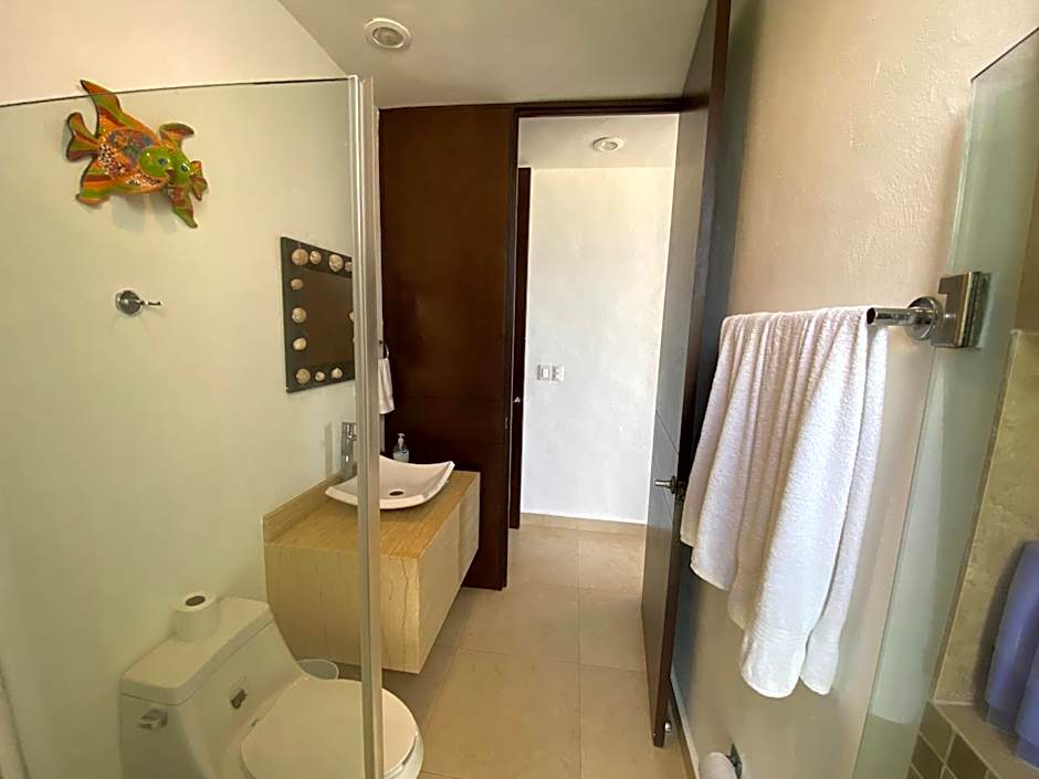 Escape to Paradise, Minimalist 4-BR Beachfront, 300 Mbps with amazing views