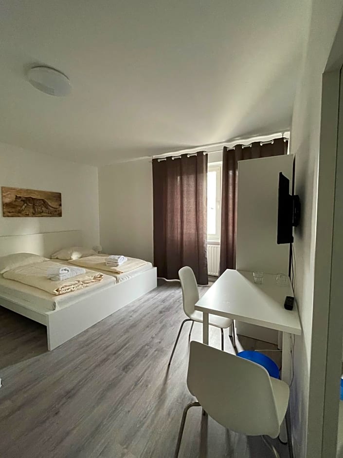 Tyros Hotel und Gästehaus am Weidendamm