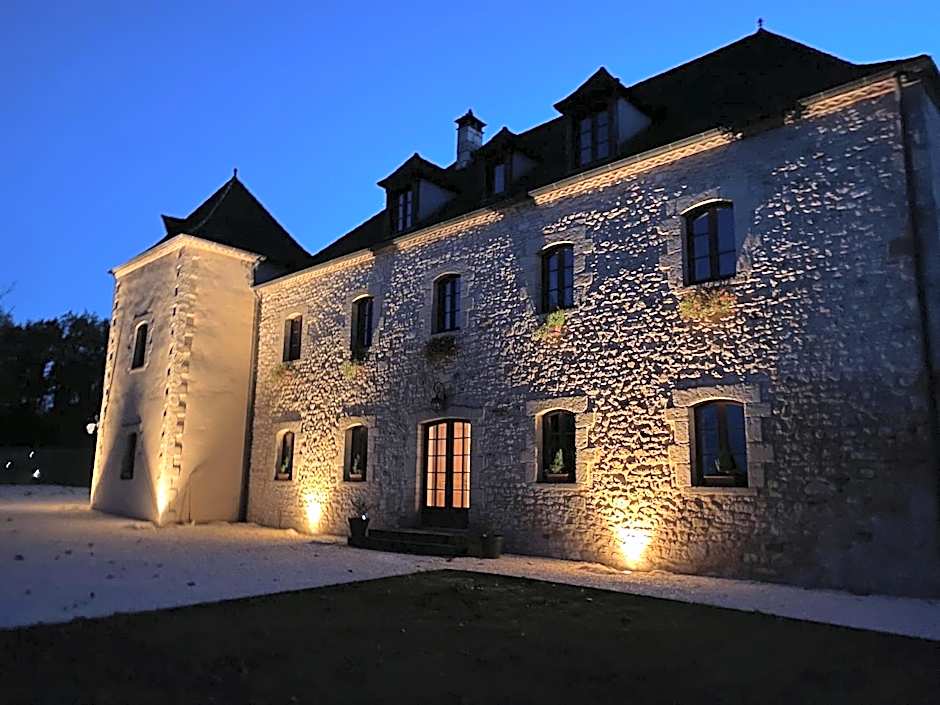 Domaine de Cazal - Chambres d'Hôtes avec piscine au cœur de 26 hectares de nature préservée