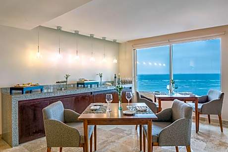 Club King Room with Ocean View