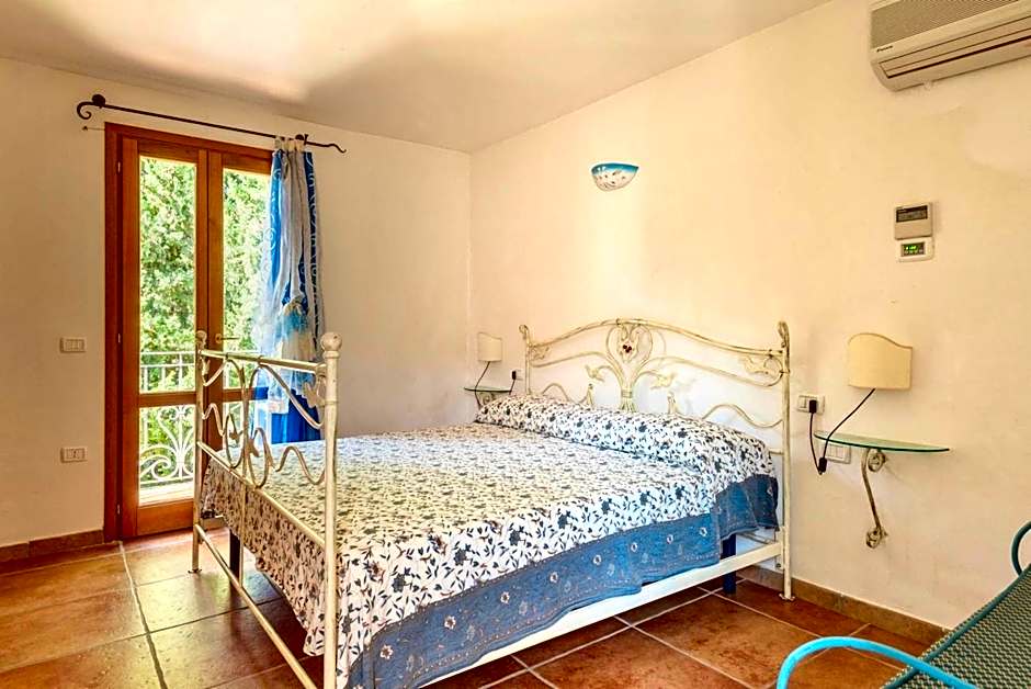 Residence con piscina a Tanaunella a 1500 m dal mare