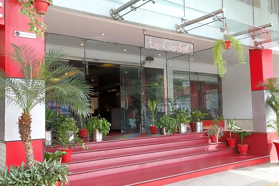 Hotel Le Garden – Experience Serenity Near Sacred Temples