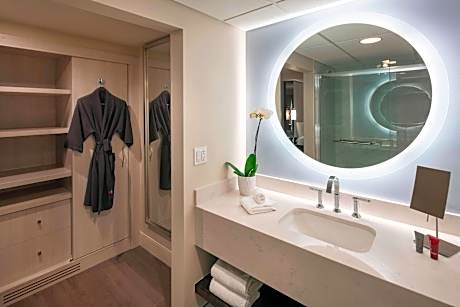 Room, 1 King Bed (Hearing Accessible)