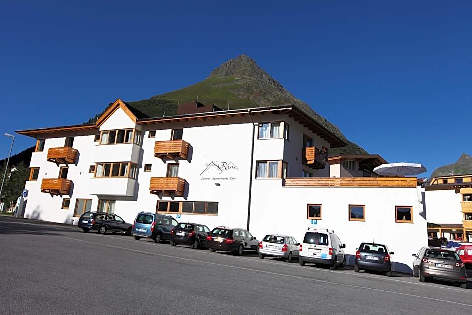Berghotel Rasis
