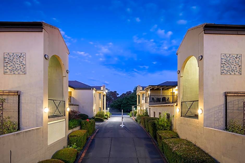 Canberra Parklands Central Apartment Hotel