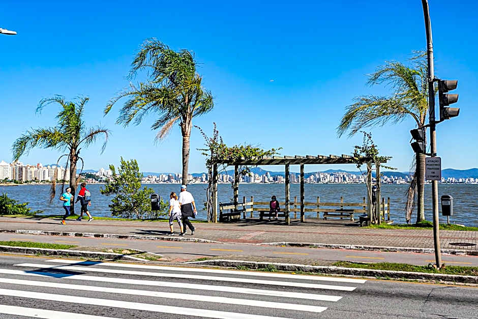 Studios Rio Branco by Viva - Prédio moderno, aptos com cama king-size no centro de Floripa