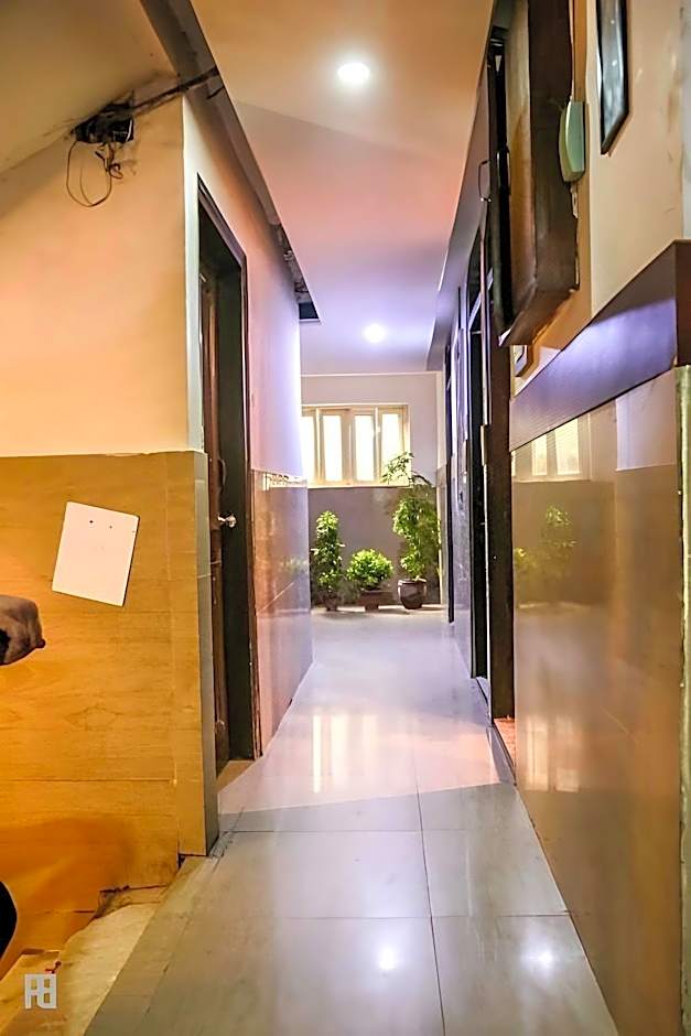 Hotel Glow Inn Paharganj-3 Mins Walk From New Delhi Railway Station