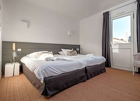 Superior Twin Room with Pool View