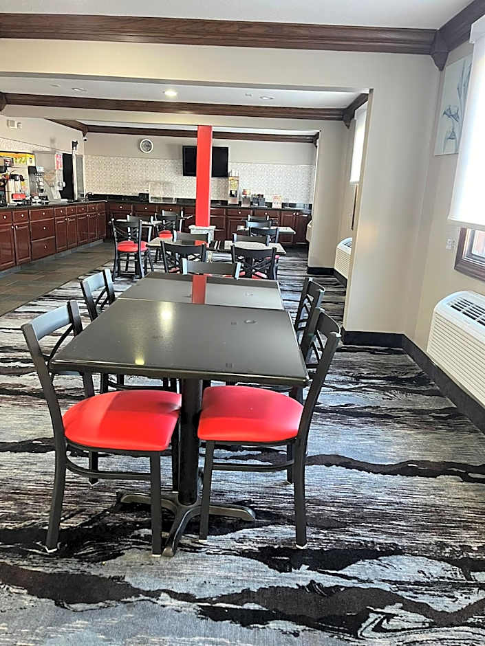 Ramada by Wyndham Cedar Rapids South