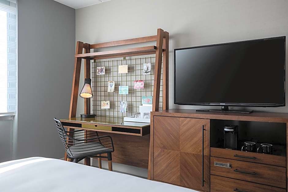 Renaissance by Marriott Minneapolis Bloomington Hotel