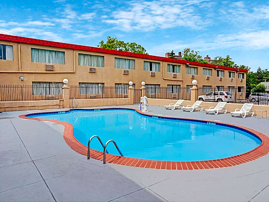 Howard Johnson by Wyndham Pikesville