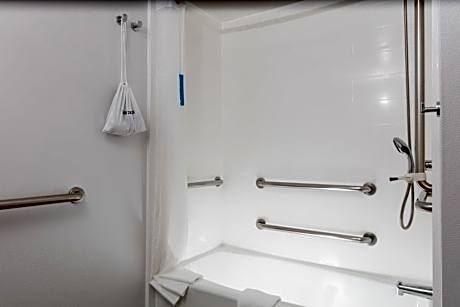 King Room with Bath Tub - Mobility Access
