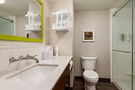 2 Queens Hearing Accessible Nonsmoking