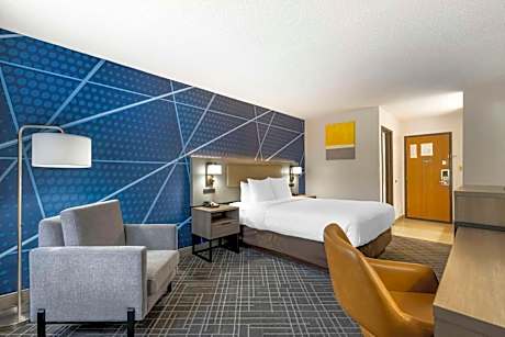1 Queen Bed, Nonsmoking, Upgrade
