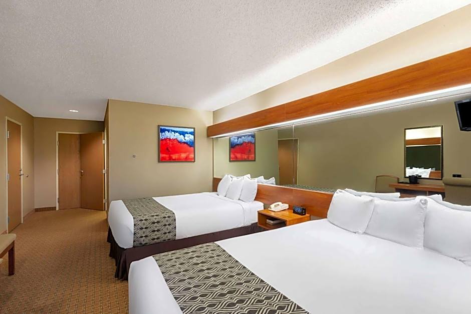 Microtel Inn & Suites by Wyndham Raton