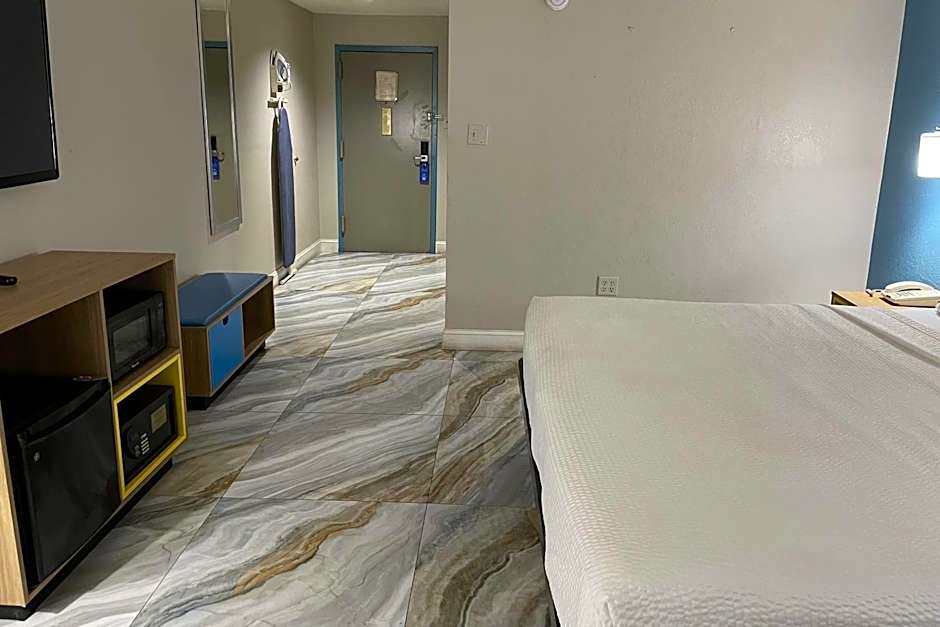 Days Inn by Wyndham Jersey City