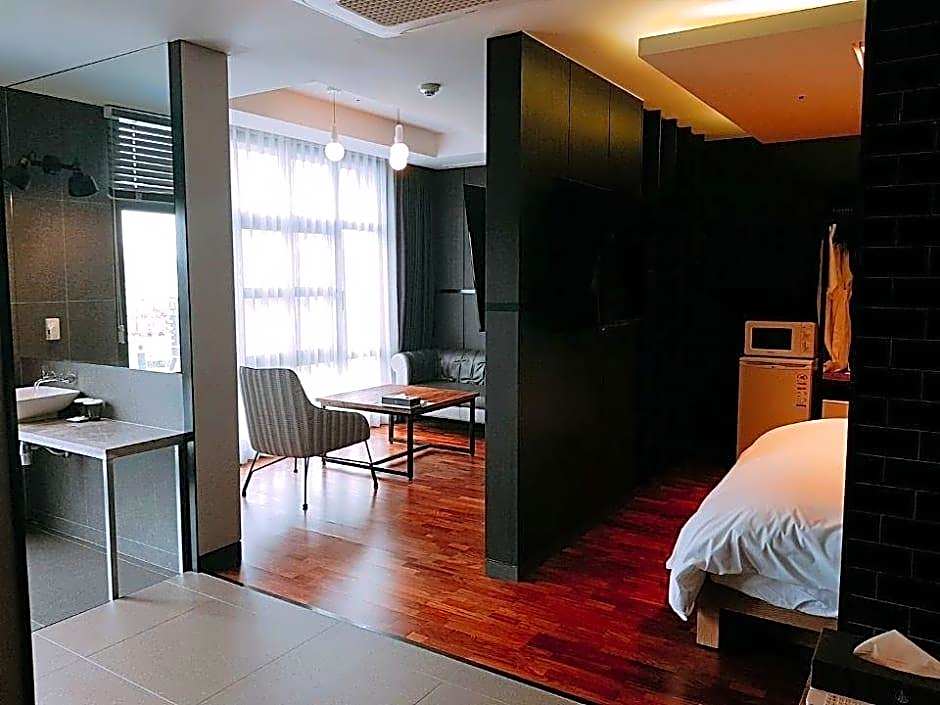 Yeoubi Hotel