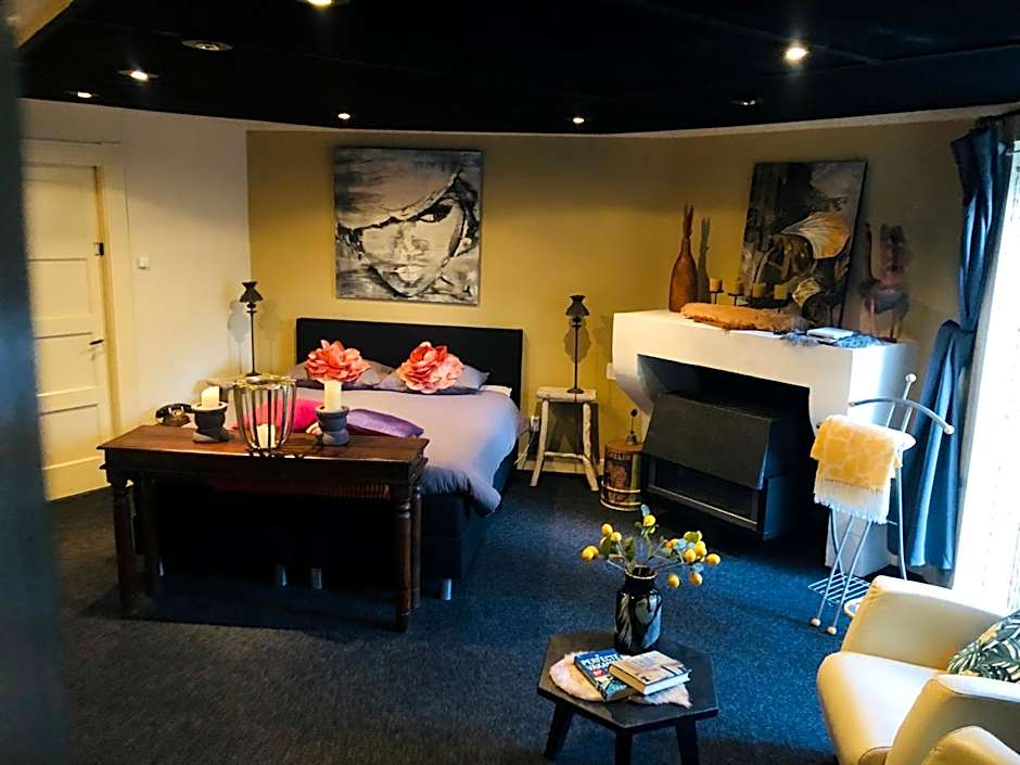 Pakhuis Bed and Breakfast Unique