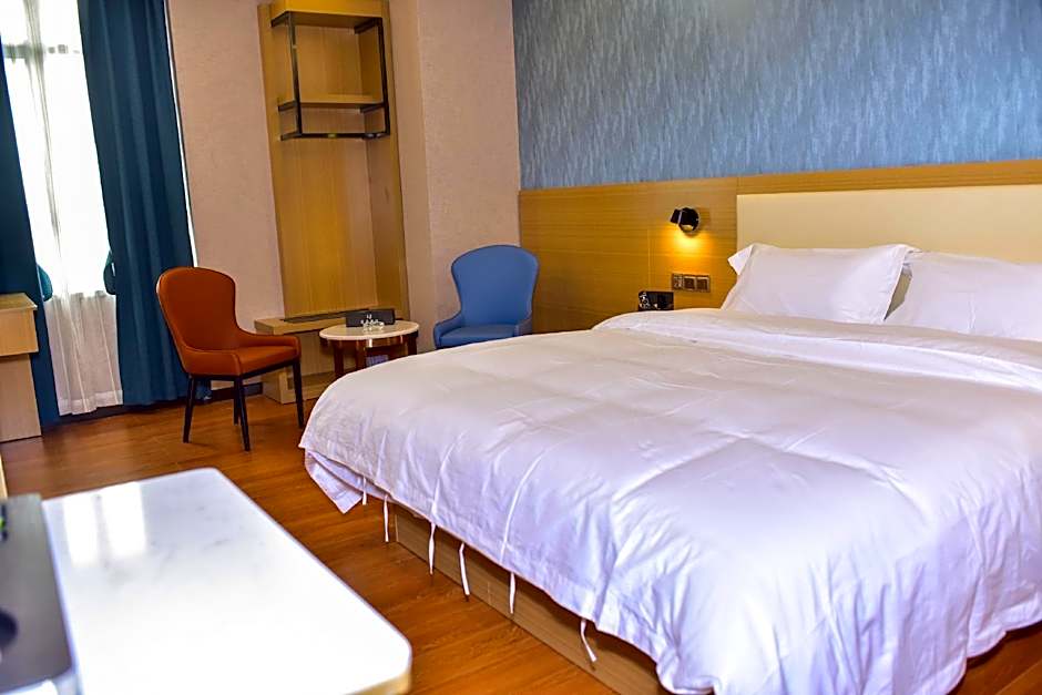 Guangzhou Longjin Hotel (Ximenkou Subway Station, Shangxiajiu Pedestrian Street)