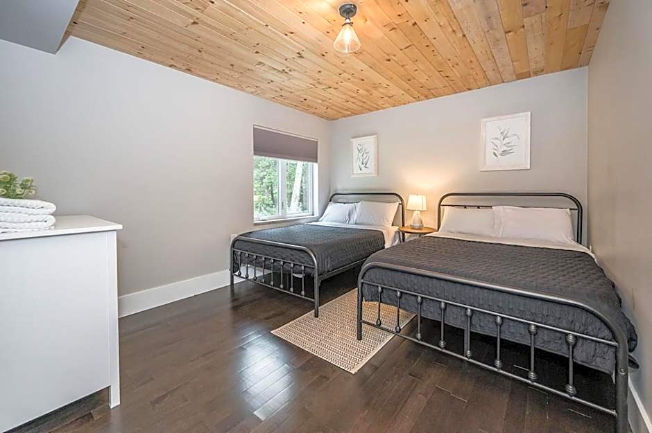 Luxury Tobermory Retreat Modern Home Hot Tub