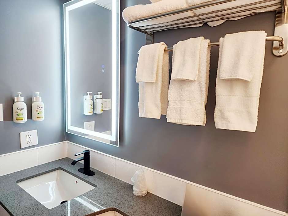 Days Inn & Conference Centre by Wyndham Camrose Norsemen