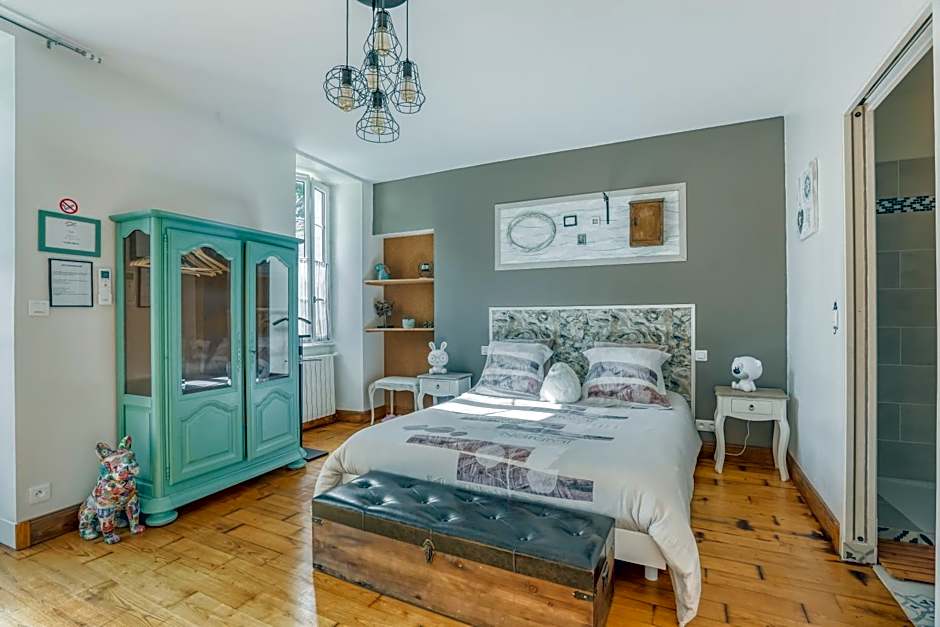 Double Room with Private Bathroom — 4 fotoğraftan 1. fotoğraf