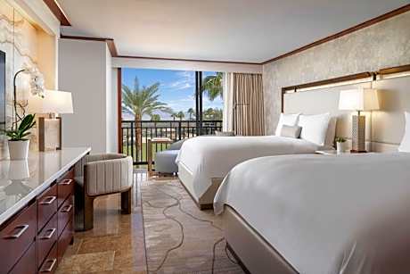 Deluxe Queen Room with Two Queen Beds - Club Lounge Access