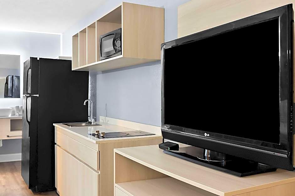 Suburban Studios Brunswick I-95