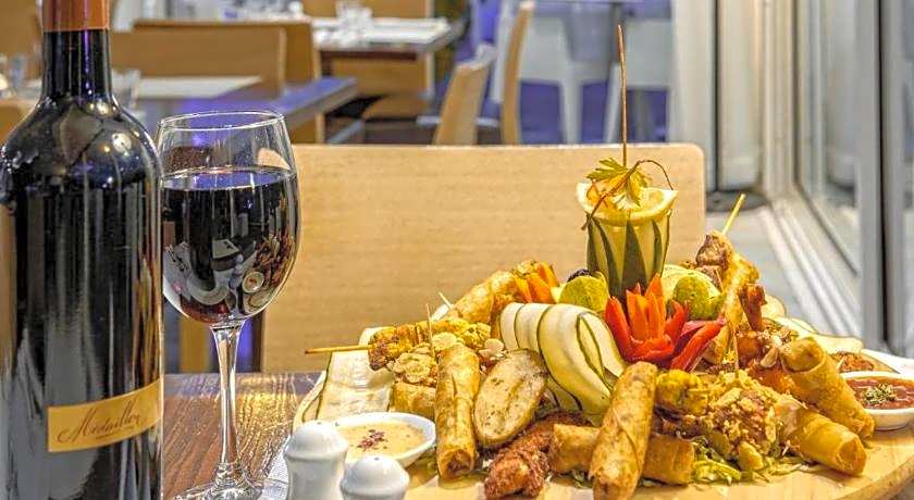 La Renaissance Hotel