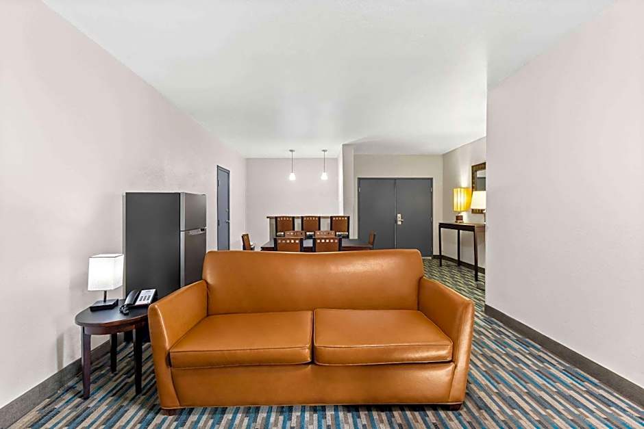 Days Inn & Suites by Wyndham Mesa Near Phoenix
