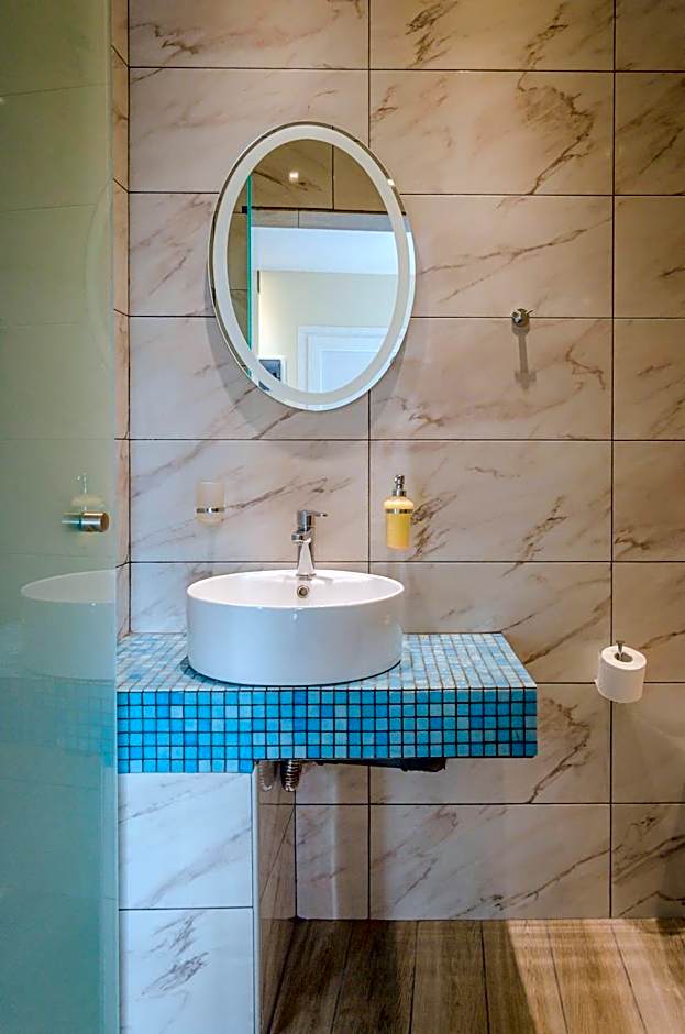 Skalla Studios – Thassos Town, MO