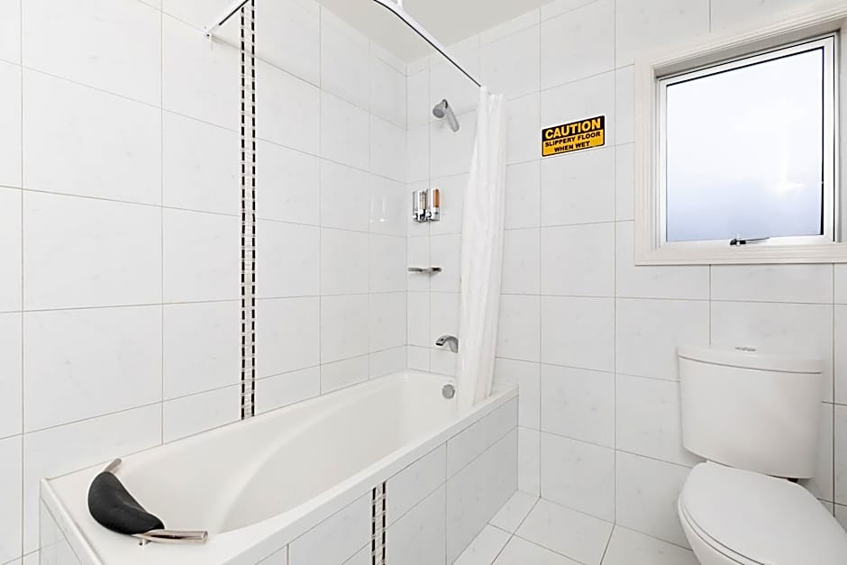 Beach Street Motel Apartments