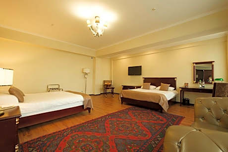 Superior Family Room