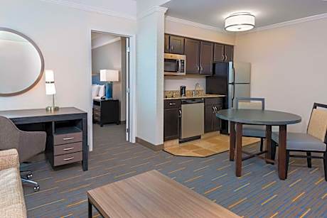 King Suite - Mobility and Hearing Access/Non-Smoking