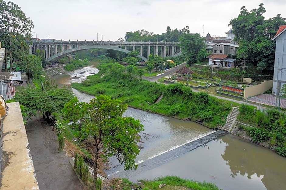 RedDoorz near MM UGM