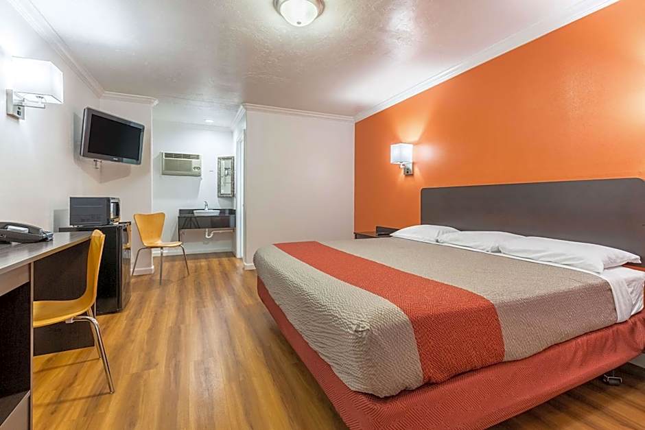 Motel 6-Tremonton, UT