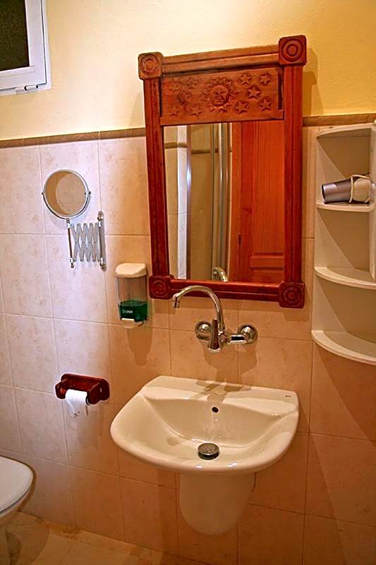 Casa Antiquary - Albergue Turístico