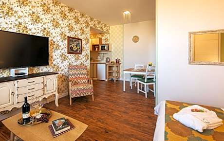 Deluxe Studio